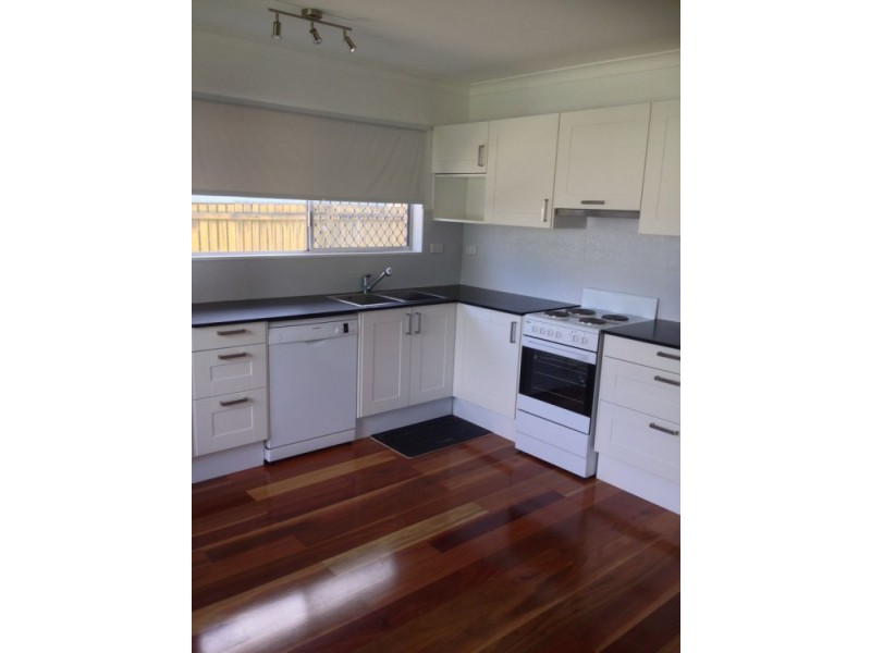 18 Kenmar Streer, Wynnum West QLD 4178