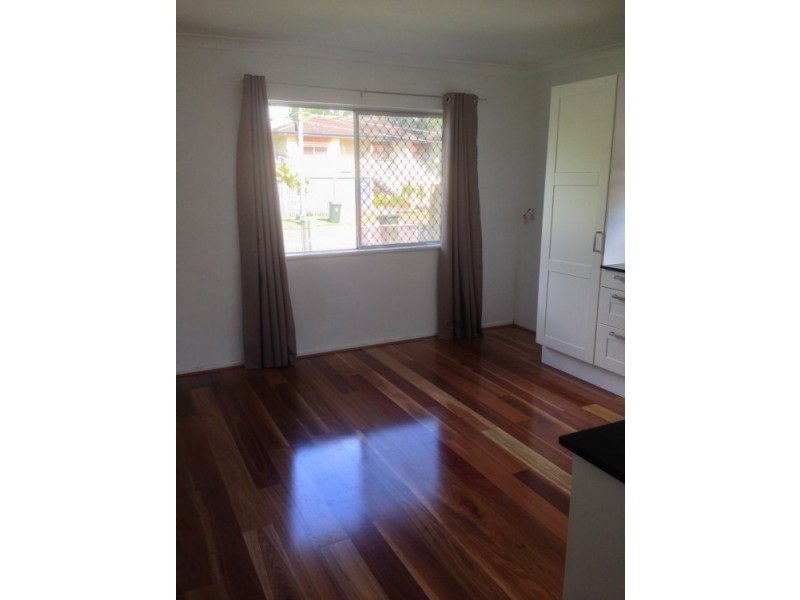 18 Kenmar Streer, Wynnum West QLD 4178