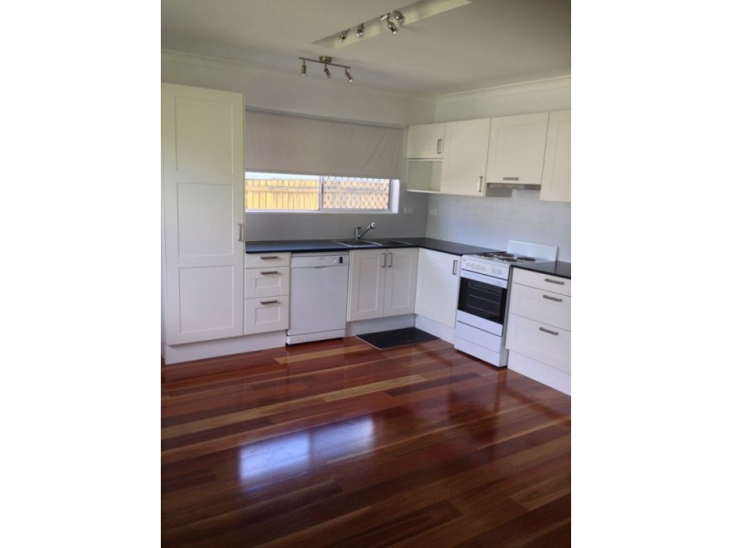 18 Kenmar Streer, Wynnum West QLD 4178