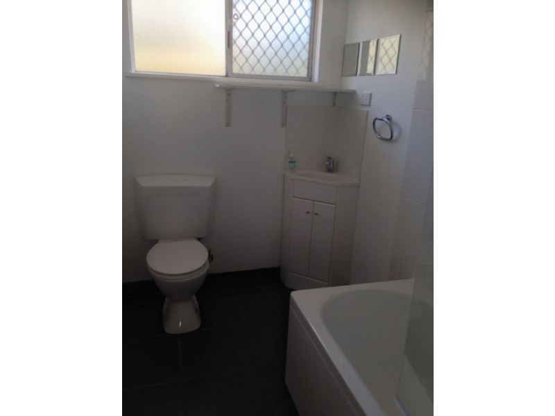 18 Kenmar Streer, Wynnum West QLD 4178