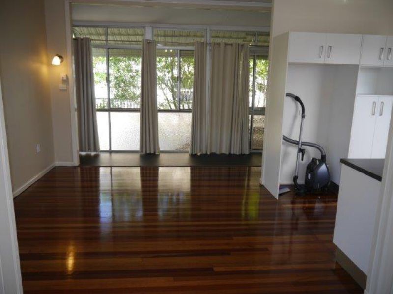 9 Boxgrove Ave, Wynnum QLD 4178