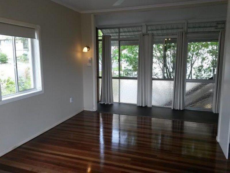 9 Boxgrove Ave, Wynnum QLD 4178