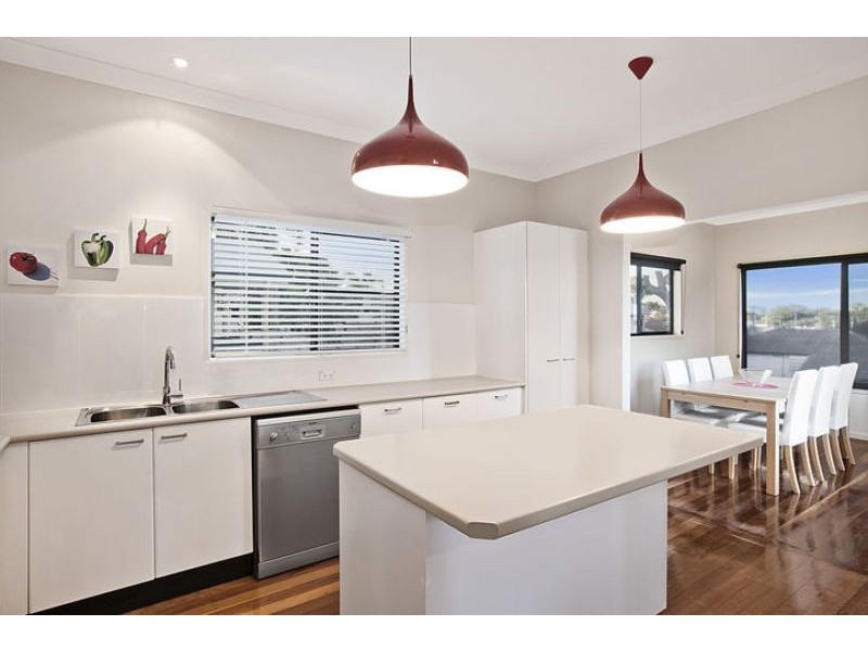 83 Stradbroke Ave, Wynnum QLD 4178