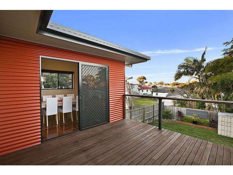 83 Stradbroke Ave, Wynnum QLD 4178