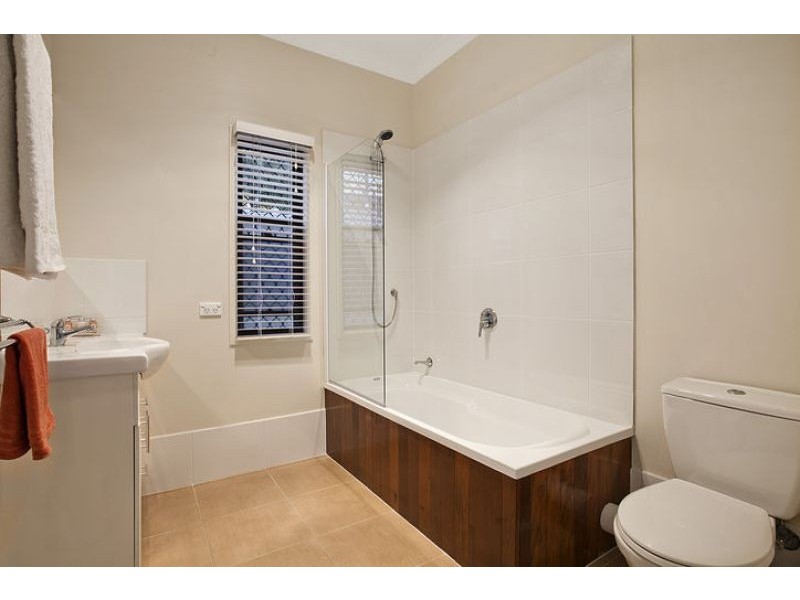 83 Stradbroke Ave, Wynnum QLD 4178