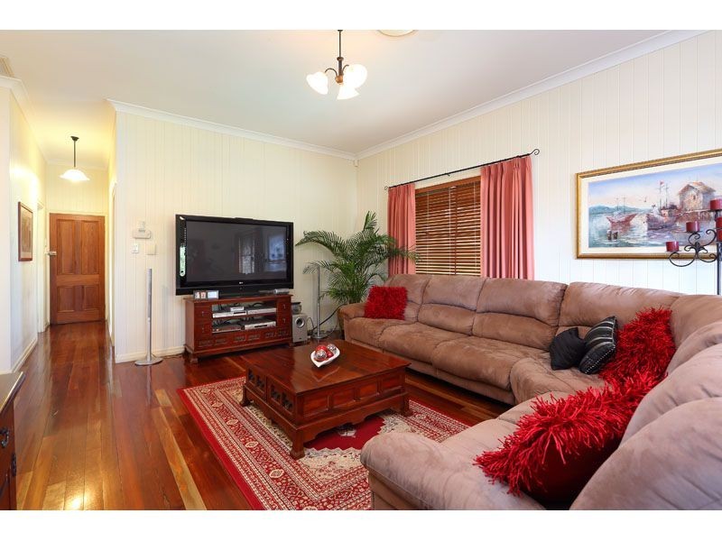 18 Tingal Road, Wynnum QLD 4178