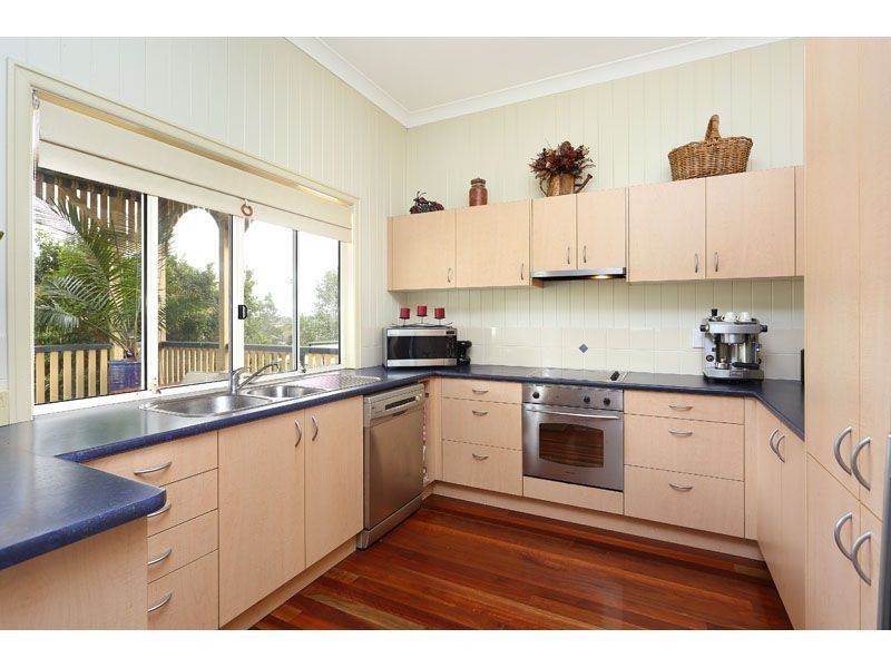 18 Tingal Road, Wynnum QLD 4178