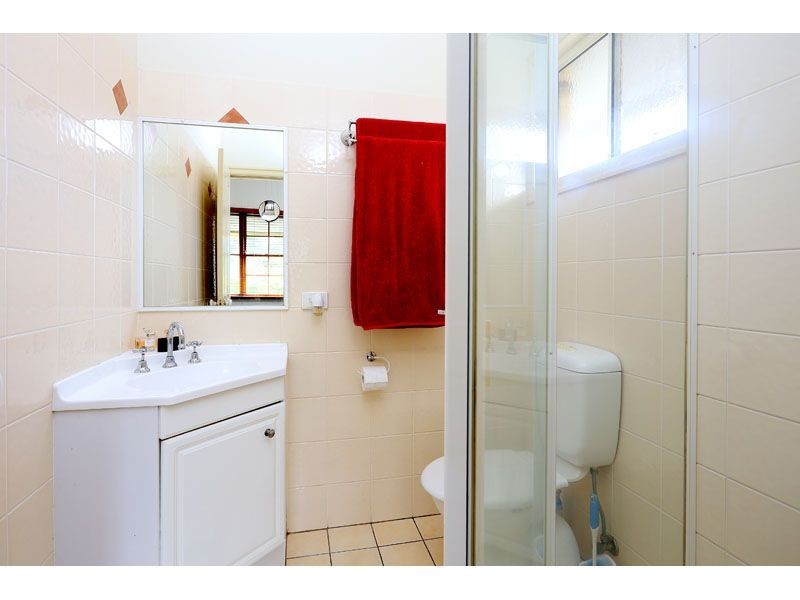 18 Tingal Road, Wynnum QLD 4178