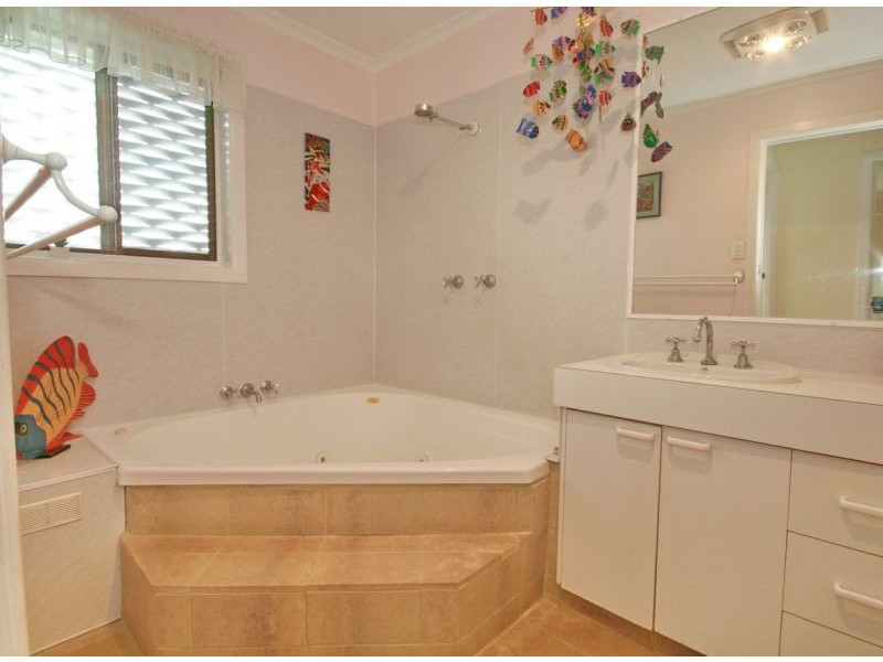 19 Lorelei Street, Manly West QLD 4179