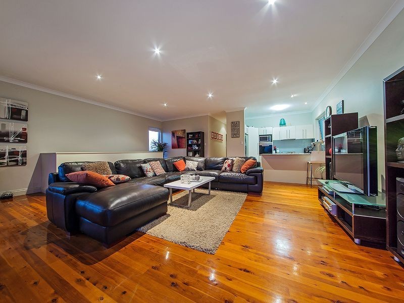 43 Crown Street, Wynnum QLD 4178