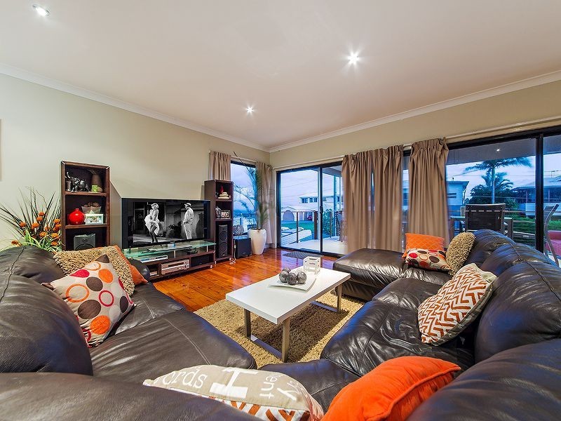 43 Crown Street, Wynnum QLD 4178