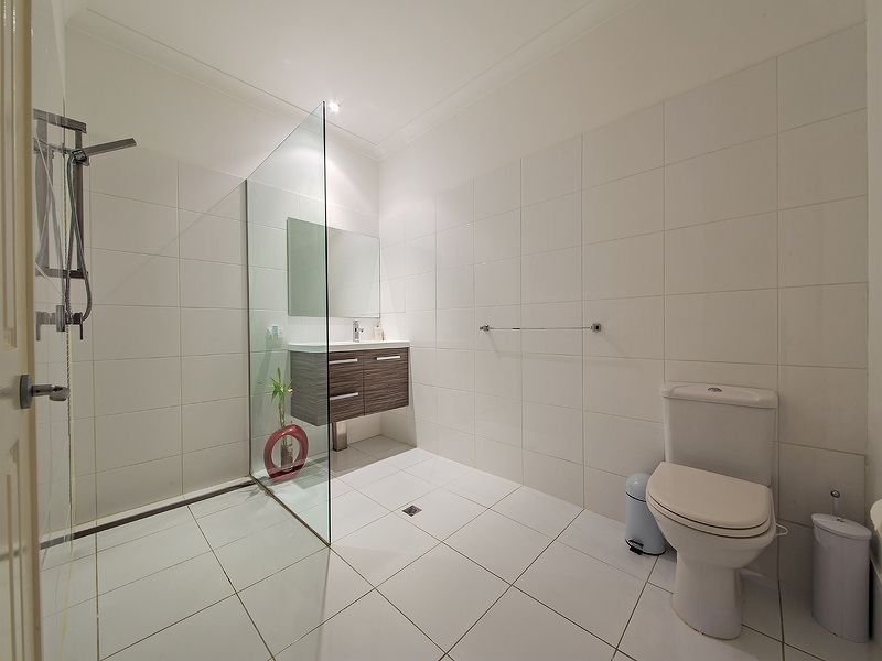 43 Crown Street, Wynnum QLD 4178