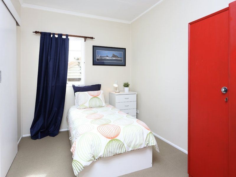 23 Grainger Street, Wynnum West QLD 4178