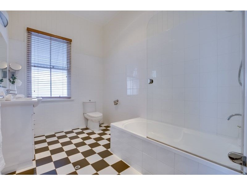 5 Berrima Street, Wynnum QLD 4178