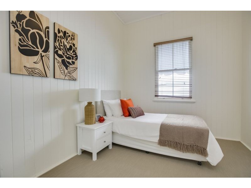 5 Berrima Street, Wynnum QLD 4178