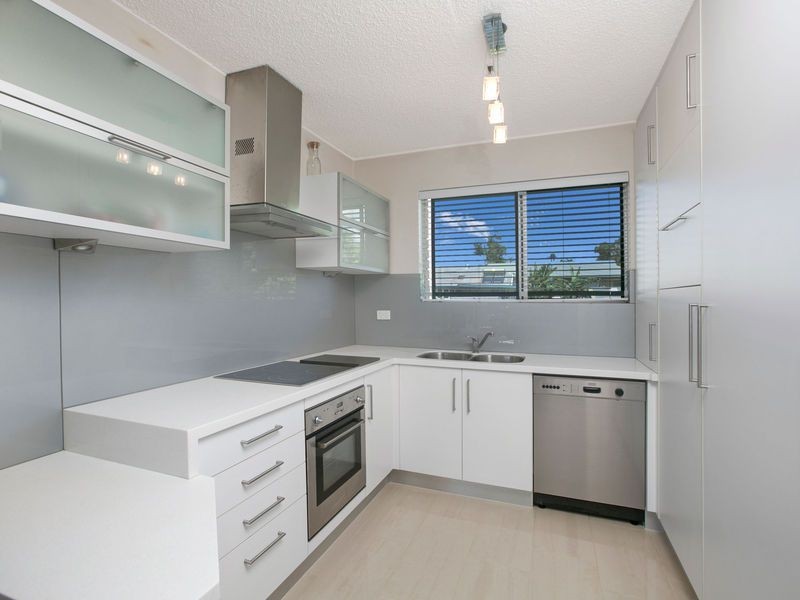 2/15 Charlotte Street, Wynnum QLD 4178