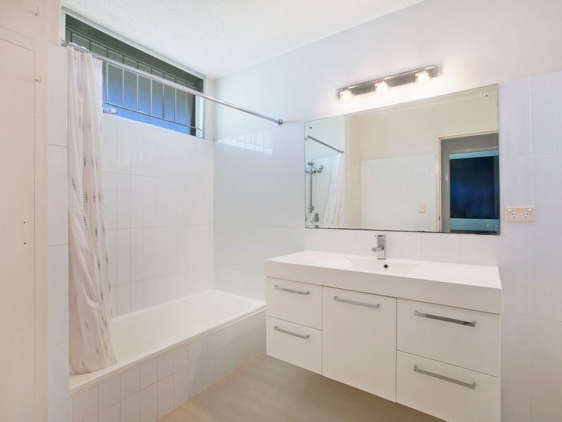 2/15 Charlotte Street, Wynnum QLD 4178