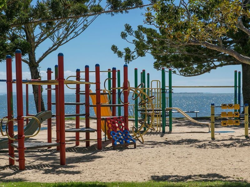 2/15 Charlotte Street, Wynnum QLD 4178