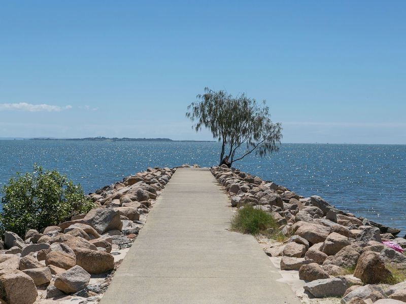 2/15 Charlotte Street, Wynnum QLD 4178