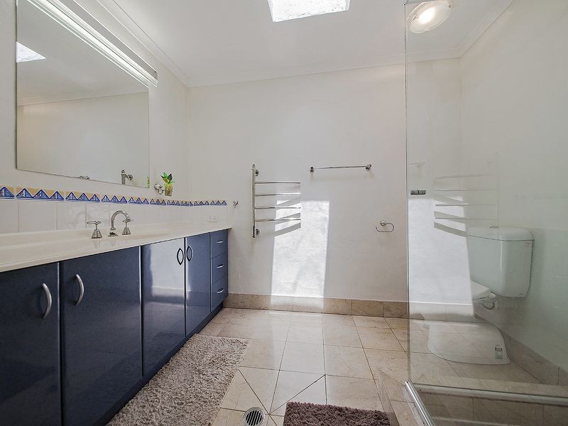 19 Earl Parade, Manly QLD 4179