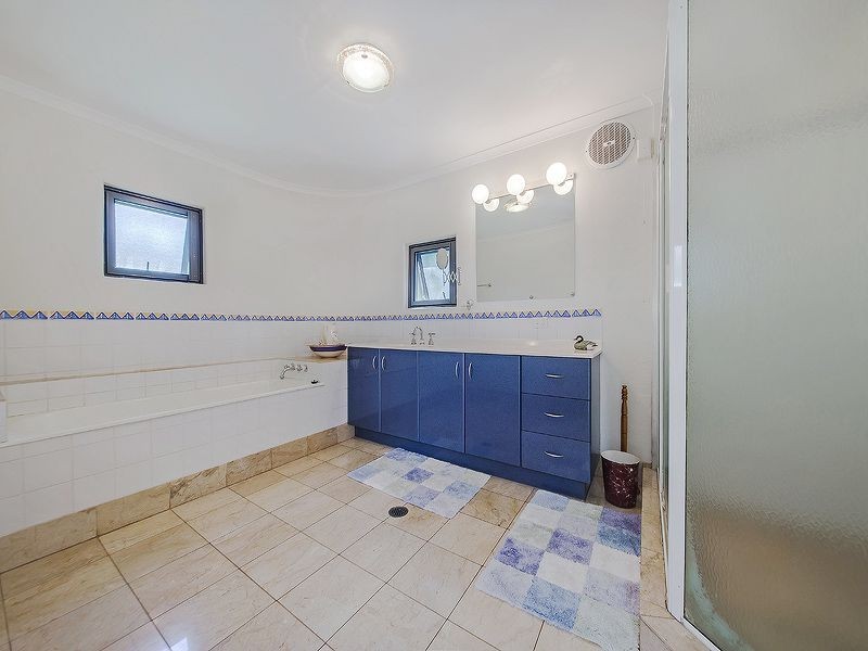 19 Earl Parade, Manly QLD 4179