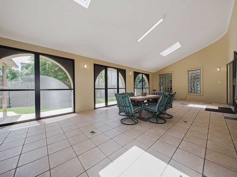 19 Earl Parade, Manly QLD 4179