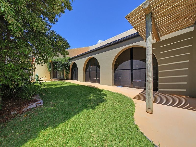 19 Earl Parade, Manly QLD 4179