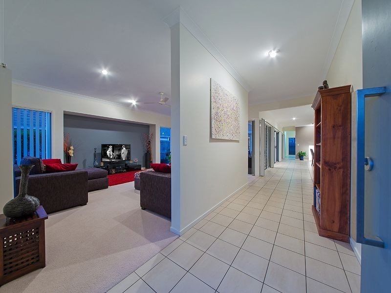 22 Hawksbury Crescent, Wakerley QLD 4154