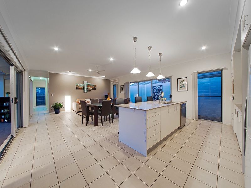 22 Hawksbury Crescent, Wakerley QLD 4154