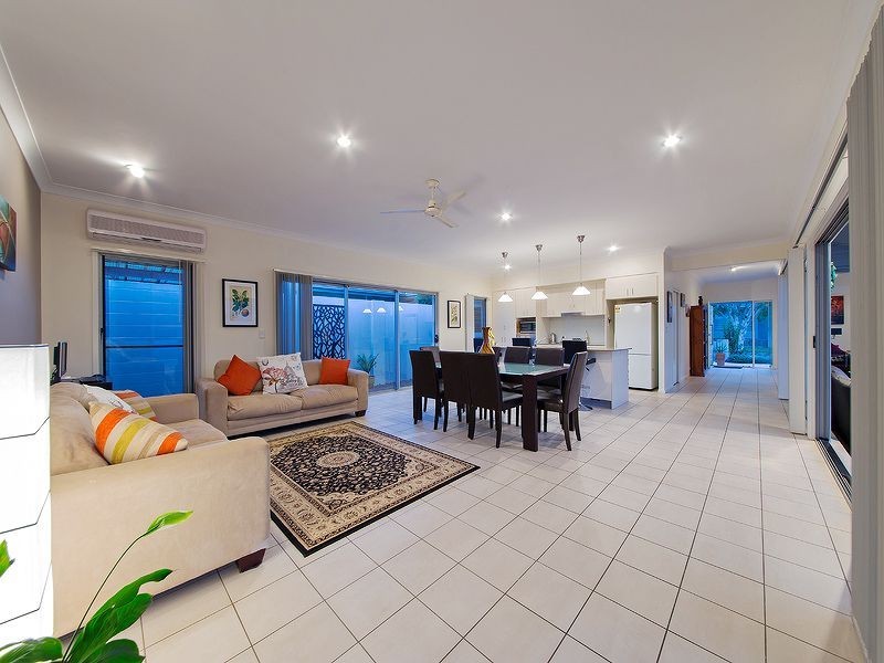 22 Hawksbury Crescent, Wakerley QLD 4154