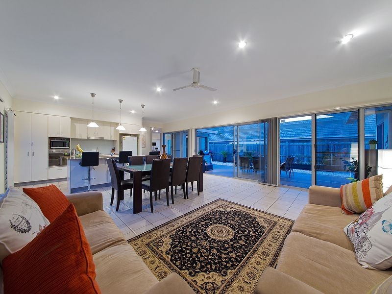 22 Hawksbury Crescent, Wakerley QLD 4154