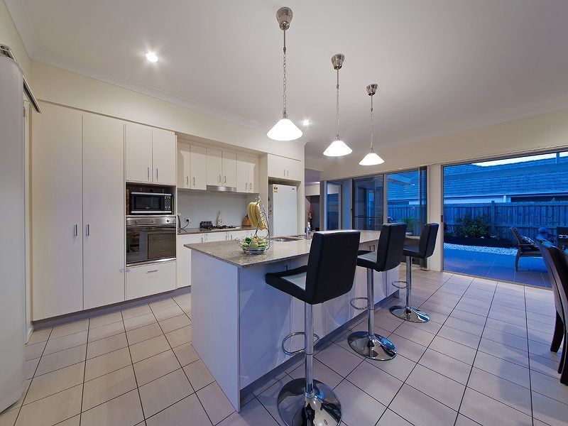 22 Hawksbury Crescent, Wakerley QLD 4154