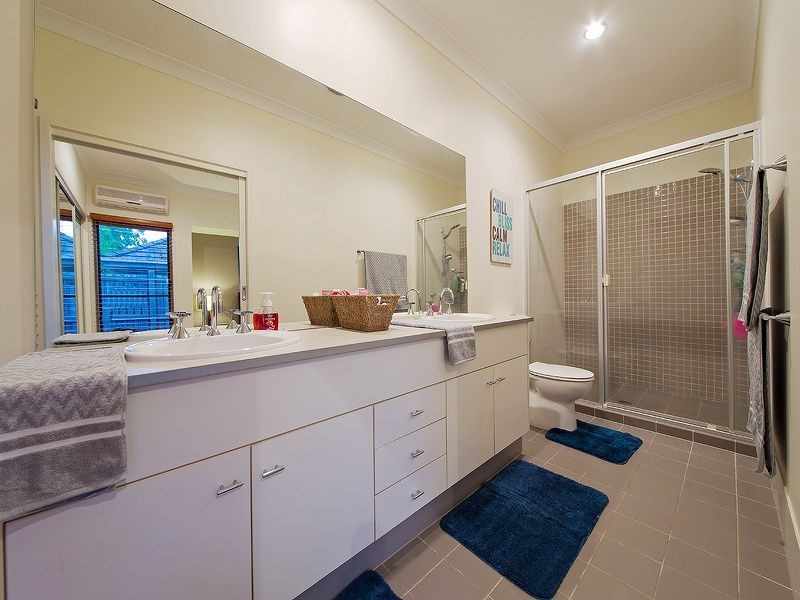 22 Hawksbury Crescent, Wakerley QLD 4154