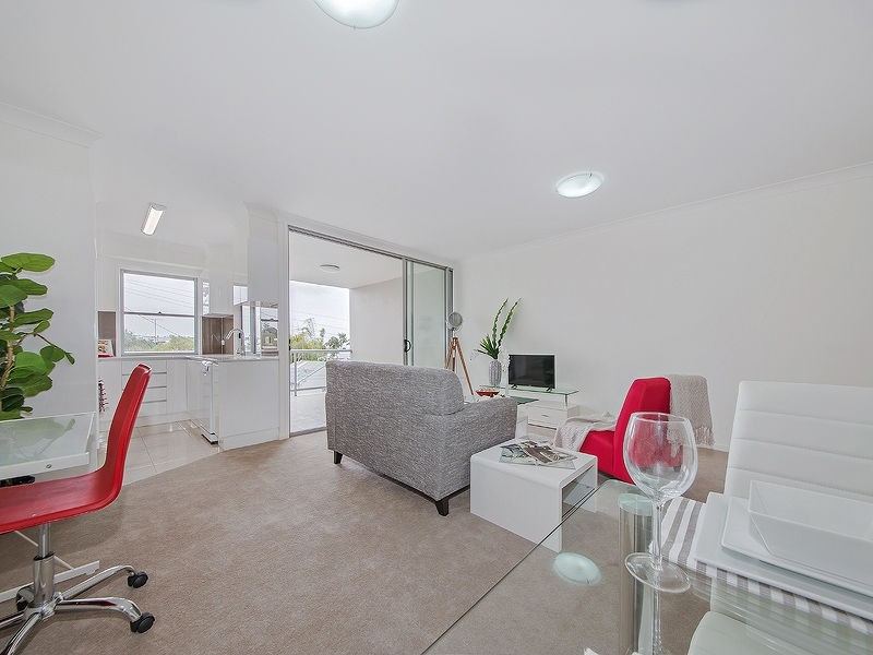 2/54 Yamboyna Street, Manly QLD 4179