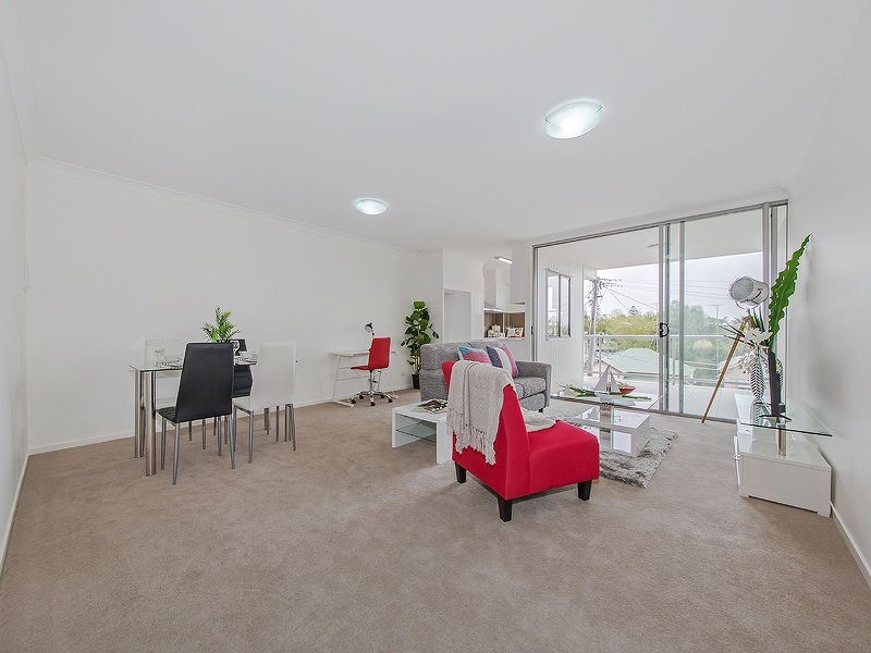 2/54 Yamboyna Street, Manly QLD 4179