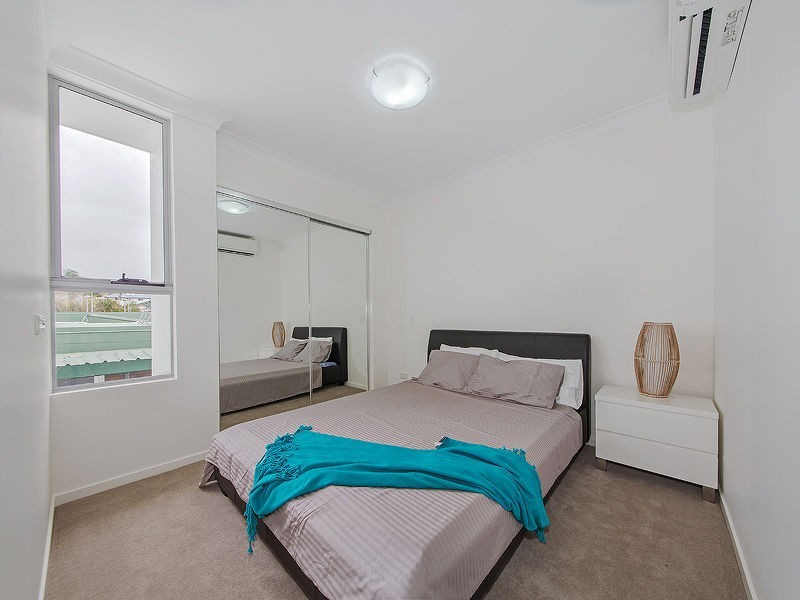 2/54 Yamboyna Street, Manly QLD 4179