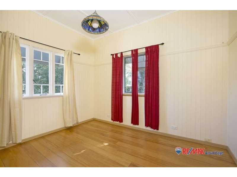 11 Moreton Ave, Wynnum QLD 4178