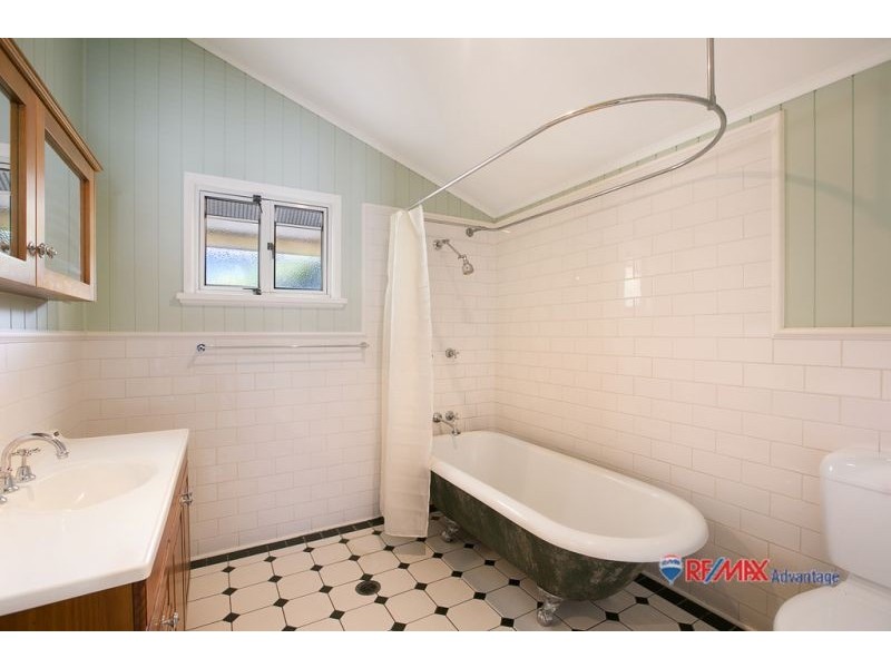 11 Moreton Ave, Wynnum QLD 4178