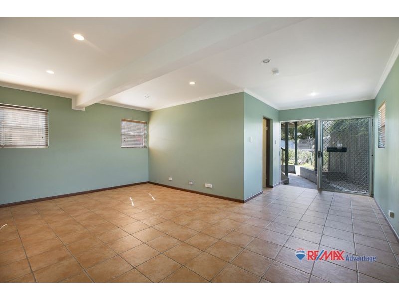 11 Moreton Ave, Wynnum QLD 4178