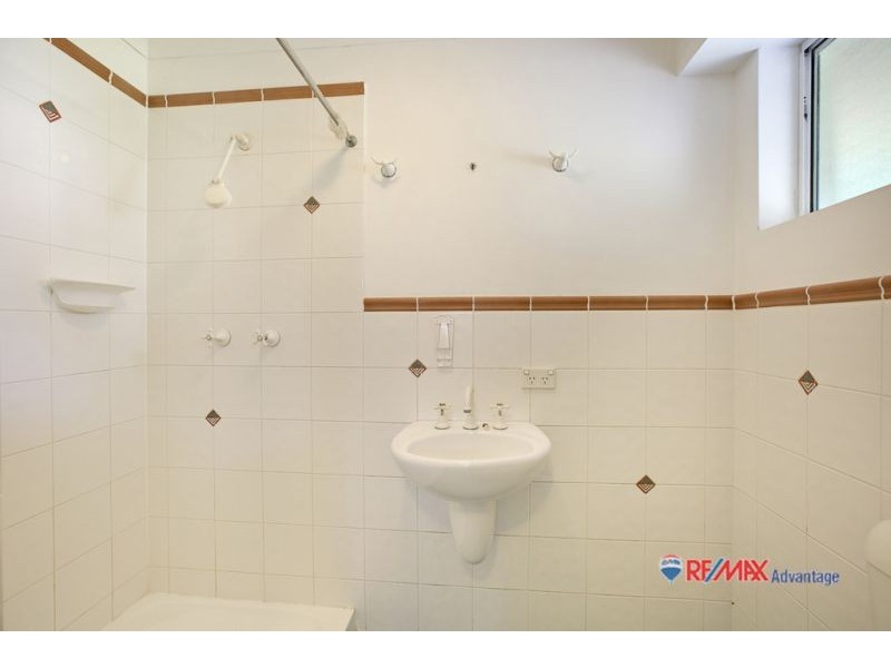 11 Moreton Ave, Wynnum QLD 4178