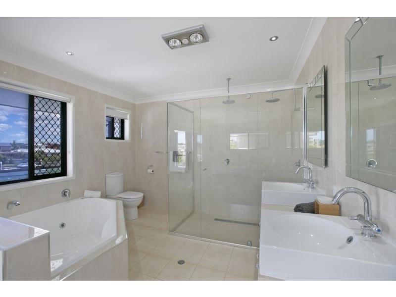 18 Bollard Court, Raby Bay QLD 4163