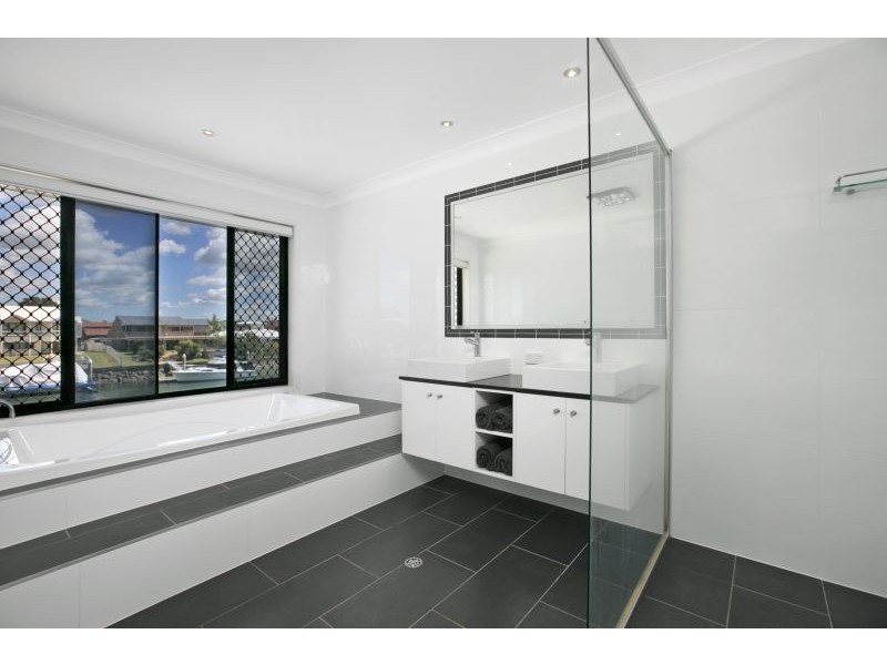 18 Bollard Court, Raby Bay QLD 4163