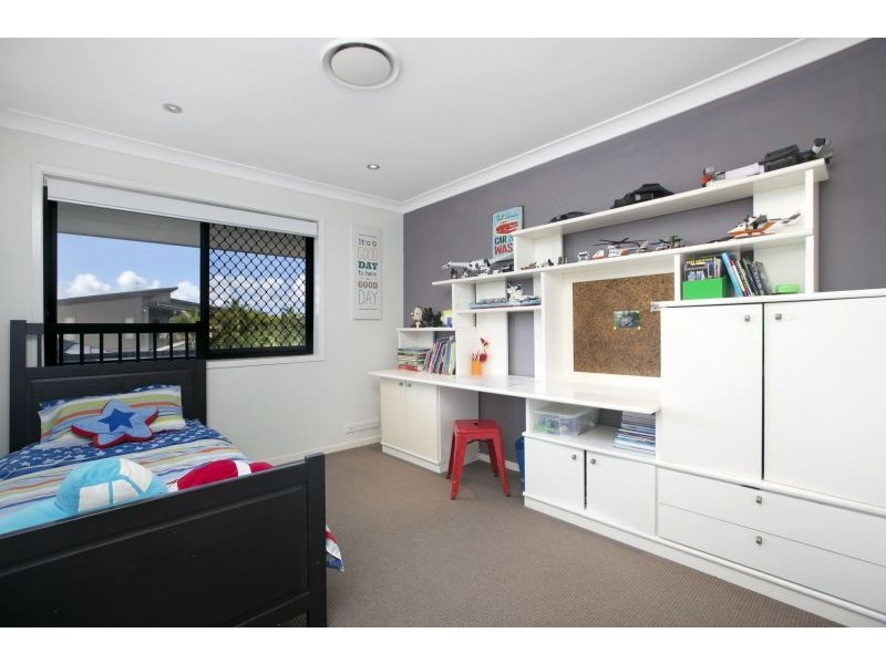 18 Bollard Court, Raby Bay QLD 4163