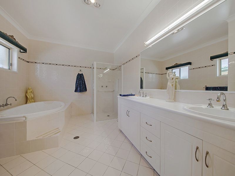 157 Stratton Tce, Manly QLD 4179