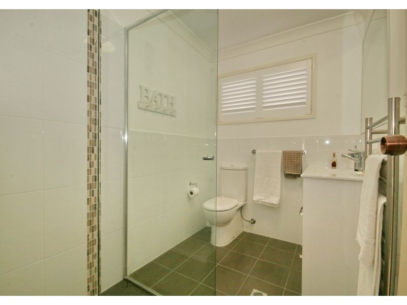 16 St Catherines Tce, Wynnum QLD 4178