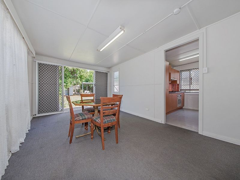 44 Cardigan Pde, Manly QLD 4179