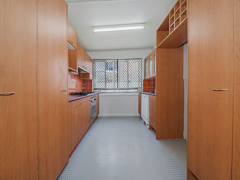44 Cardigan Pde, Manly QLD 4179