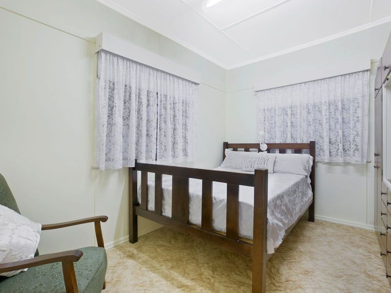 74 Dorothea Street, Cannon Hill QLD 4170