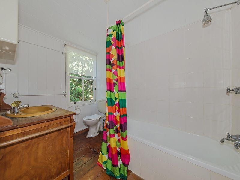 182 Melville Terrace, Manly QLD 4179