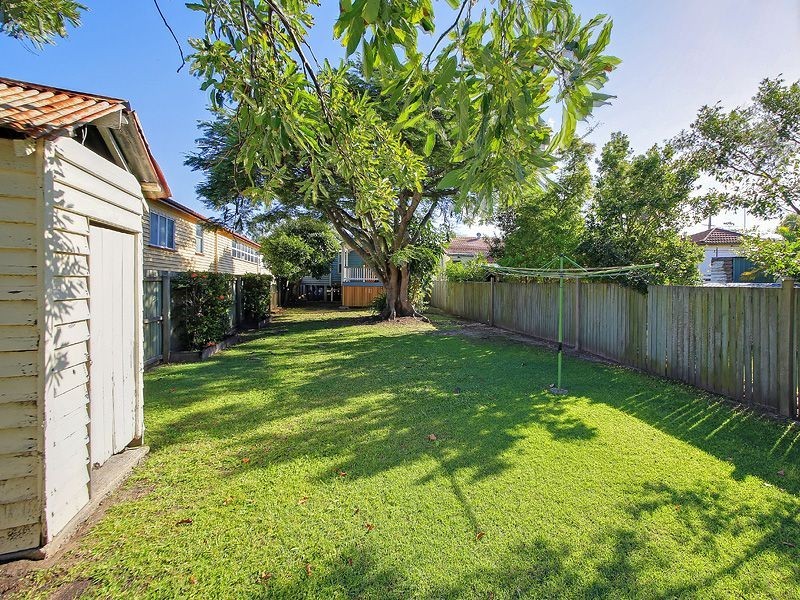 182 Melville Terrace, Manly QLD 4179